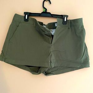GAP City Shorts women’s size 18